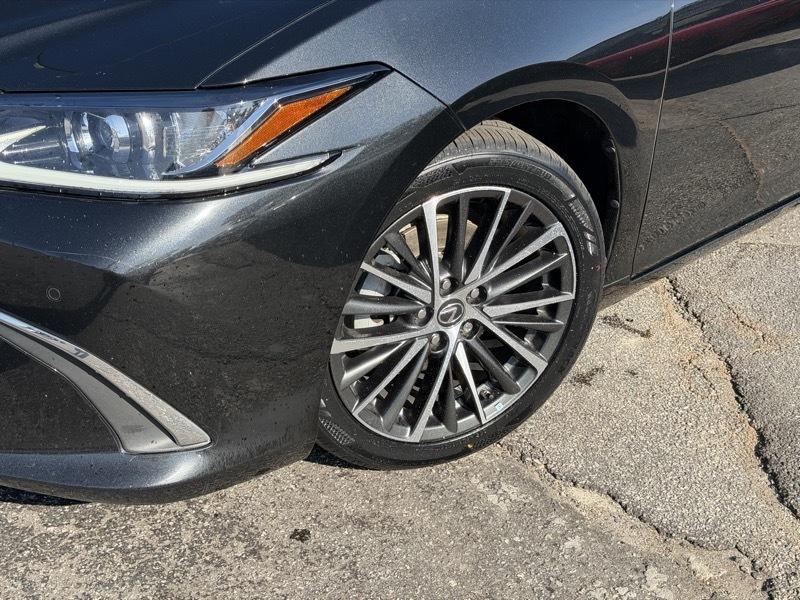 Lexus ES 350 4D Sedan 2023
