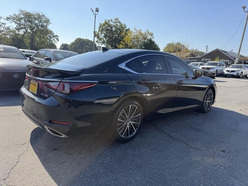 Lexus ES 350 4D Sedan 2023