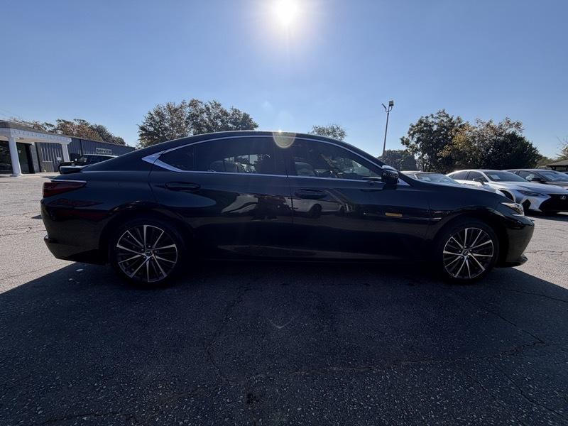 Lexus ES 350 4D Sedan 2023