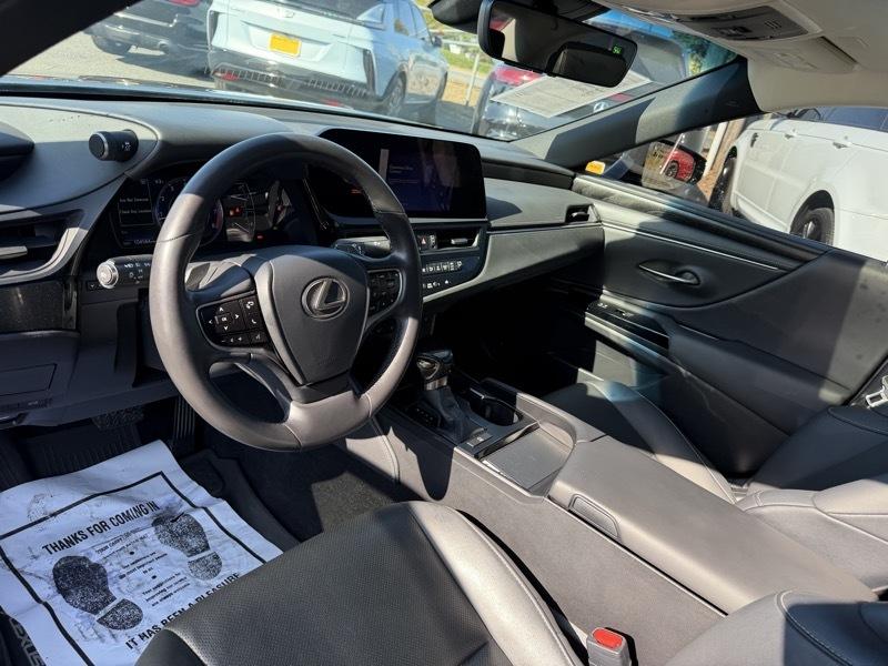 Lexus ES 350 4D Sedan 2023