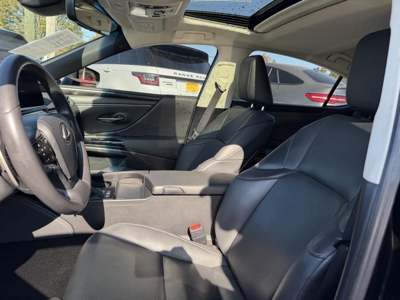 Lexus ES 350 4D Sedan 2023