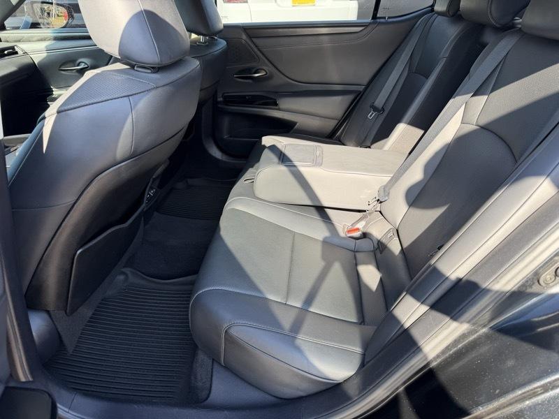 Lexus ES 350 4D Sedan 2023