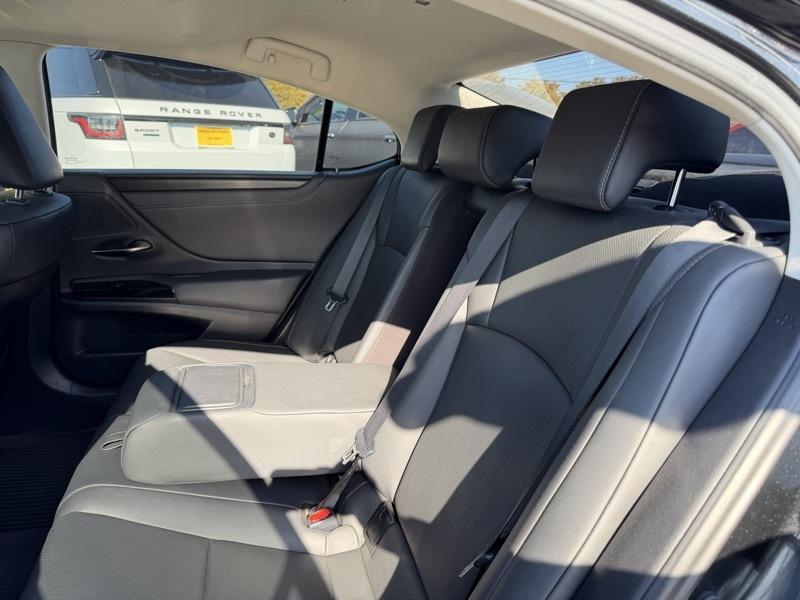 Lexus ES 350 4D Sedan 2023