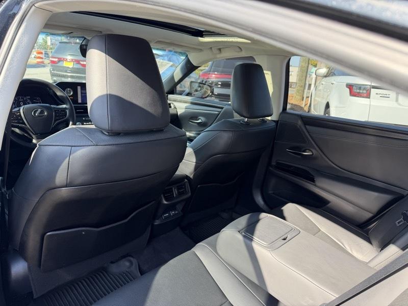 Lexus ES 350 4D Sedan 2023