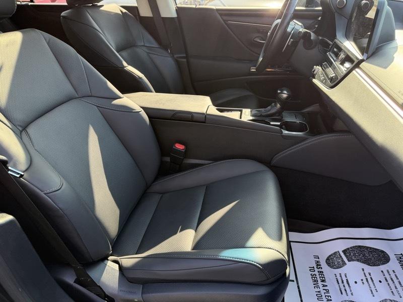 Lexus ES 350 4D Sedan 2023