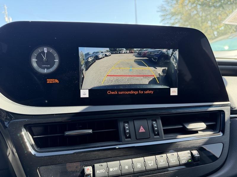 Lexus ES 350 4D Sedan 2023
