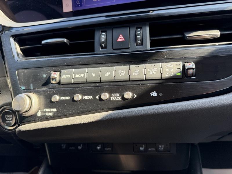 Lexus ES 350 4D Sedan 2023