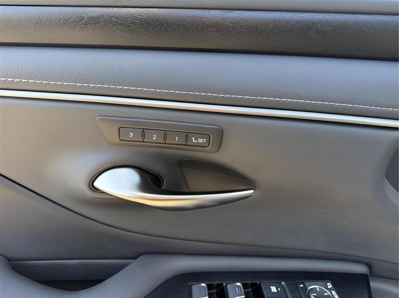 Lexus ES 350 4D Sedan 2023