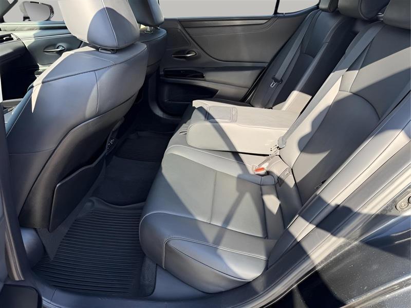 Lexus ES 350 4D Sedan 2023