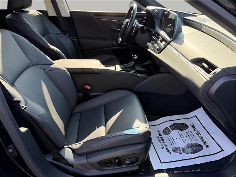 Lexus ES 350 4D Sedan 2023
