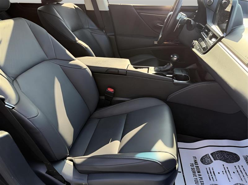 Lexus ES 350 4D Sedan 2023
