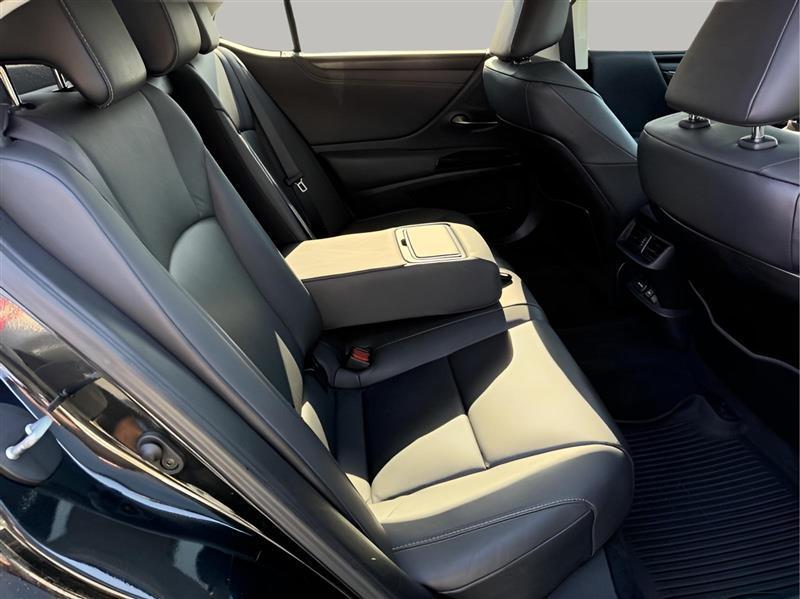 Lexus ES 350 4D Sedan 2023