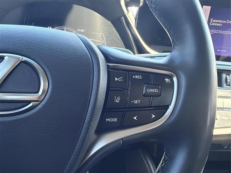 Lexus ES 350 4D Sedan 2023