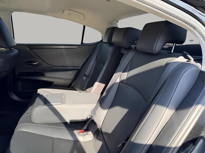 Lexus ES 350 4D Sedan 2023