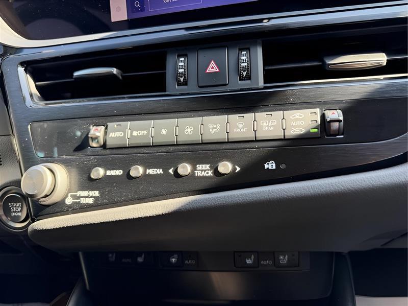 Lexus ES 350 4D Sedan 2023