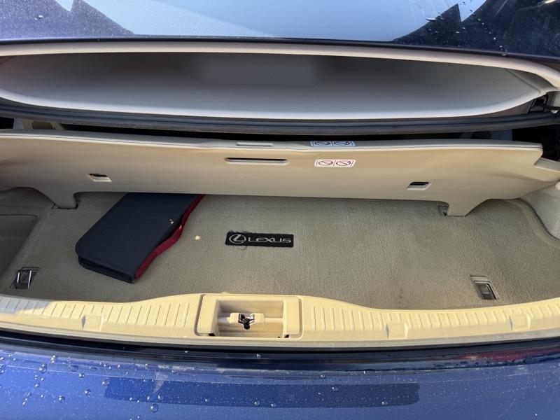 Lexus IS C 350 2011