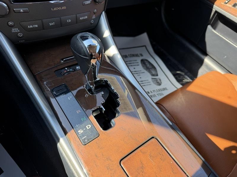 Lexus IS C 350 2011
