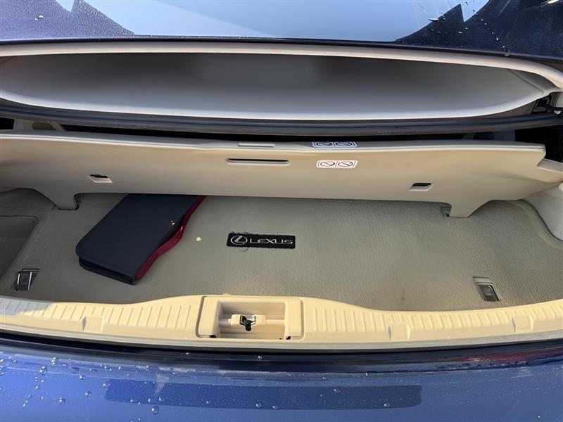 Lexus IS C 350 2011