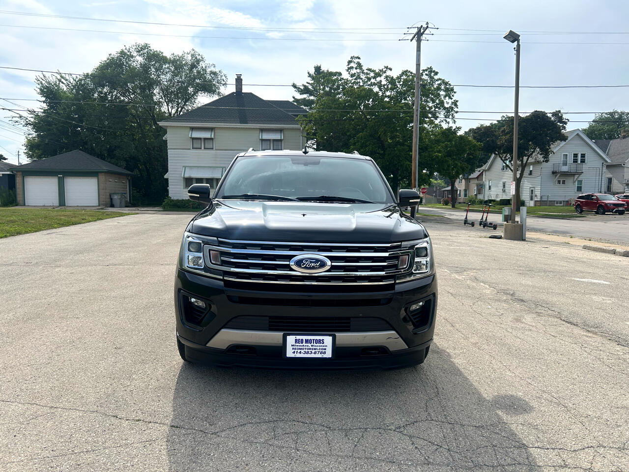 2019 Ford Expedition XLT photo 2