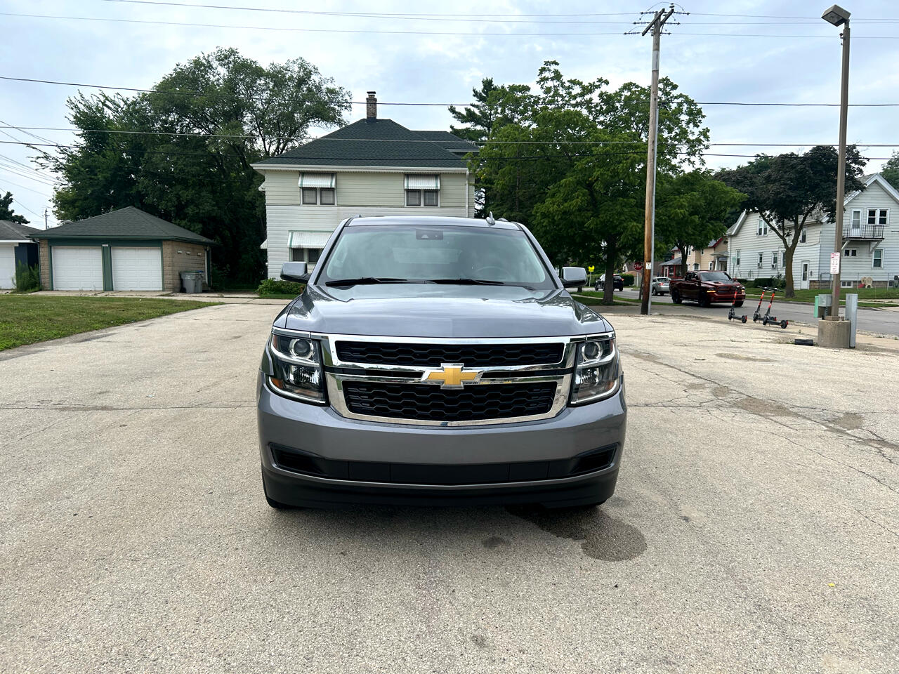 2018 Chevrolet Suburban LT photo 2