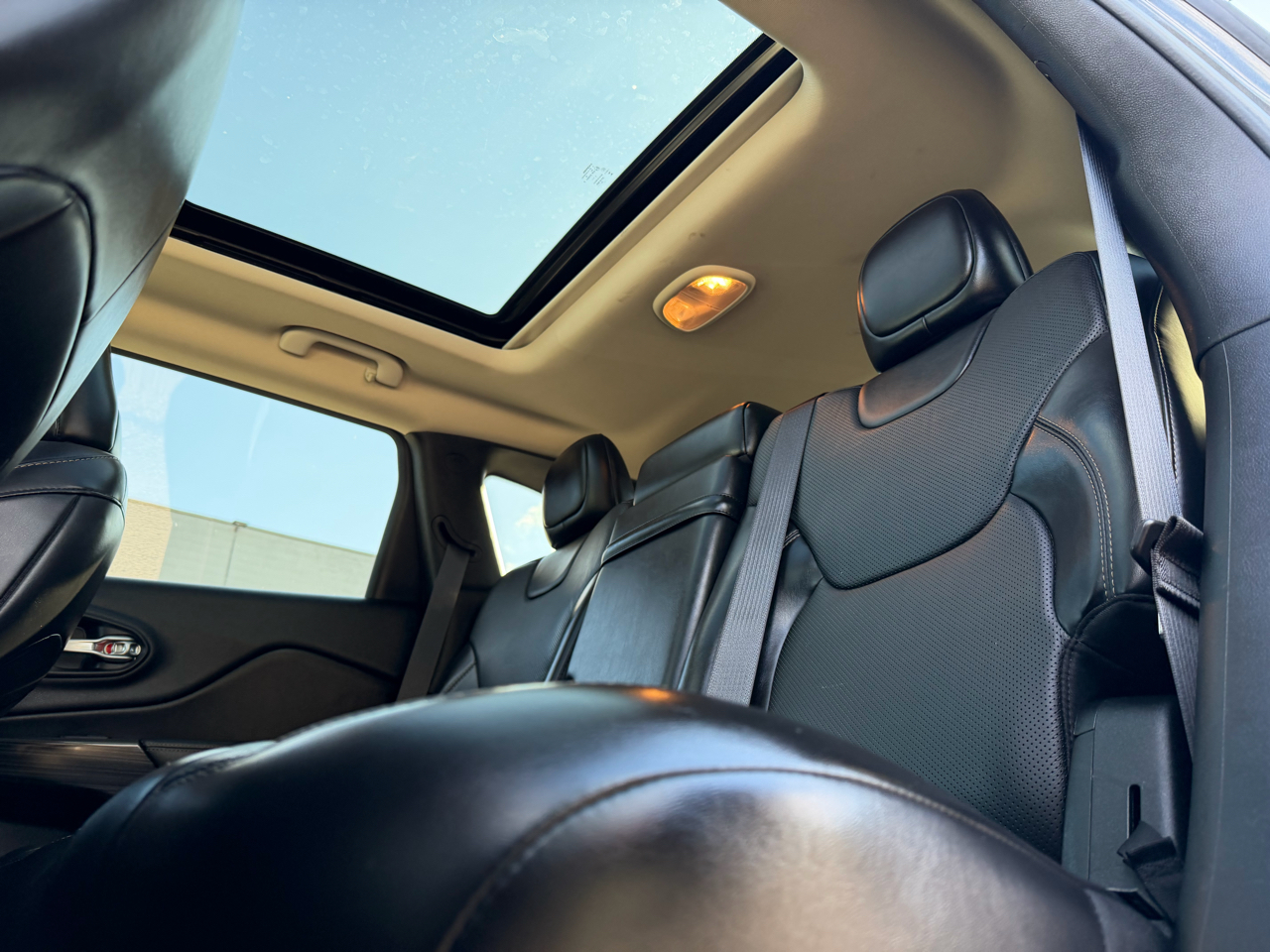 2017 Jeep Cherokee Limited photo 2