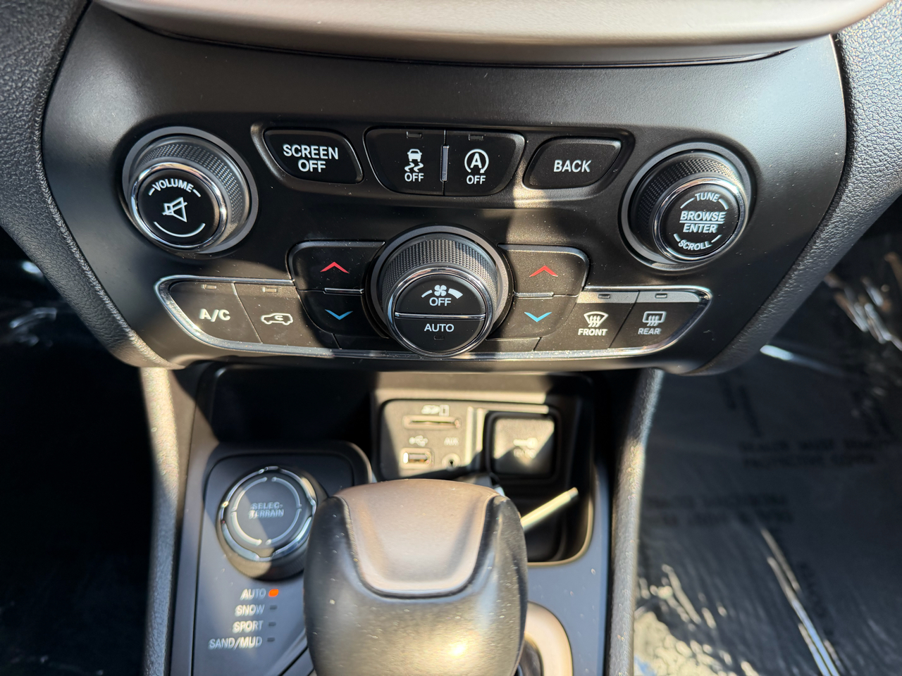 2017 Jeep Cherokee Limited photo 7
