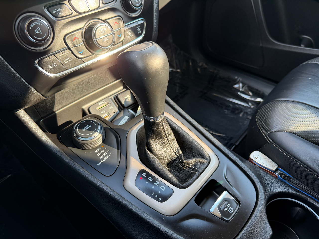 2017 Jeep Cherokee Limited photo 8