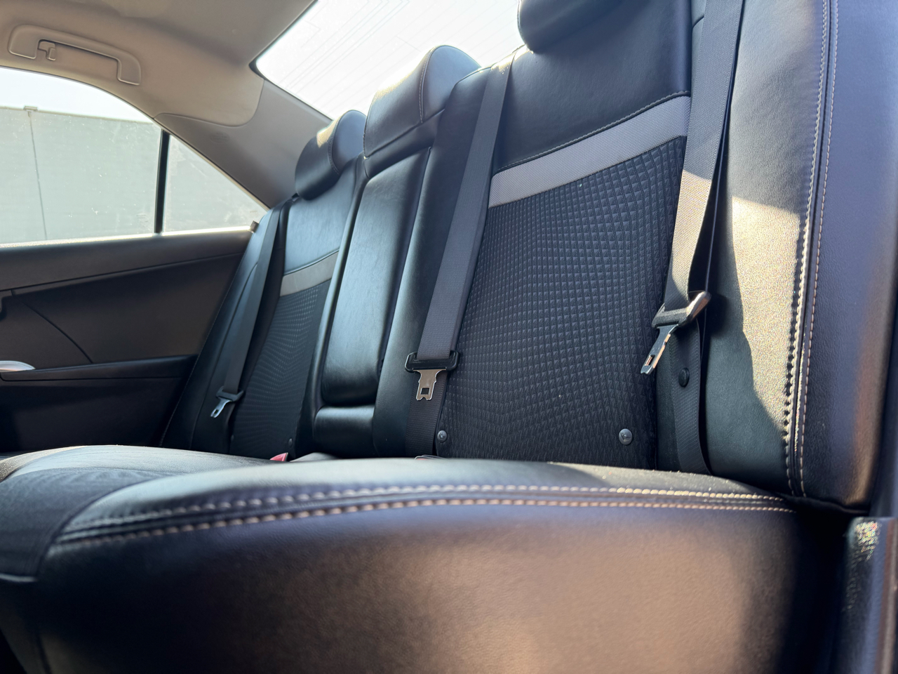 2013 Toyota Camry SE photo 3