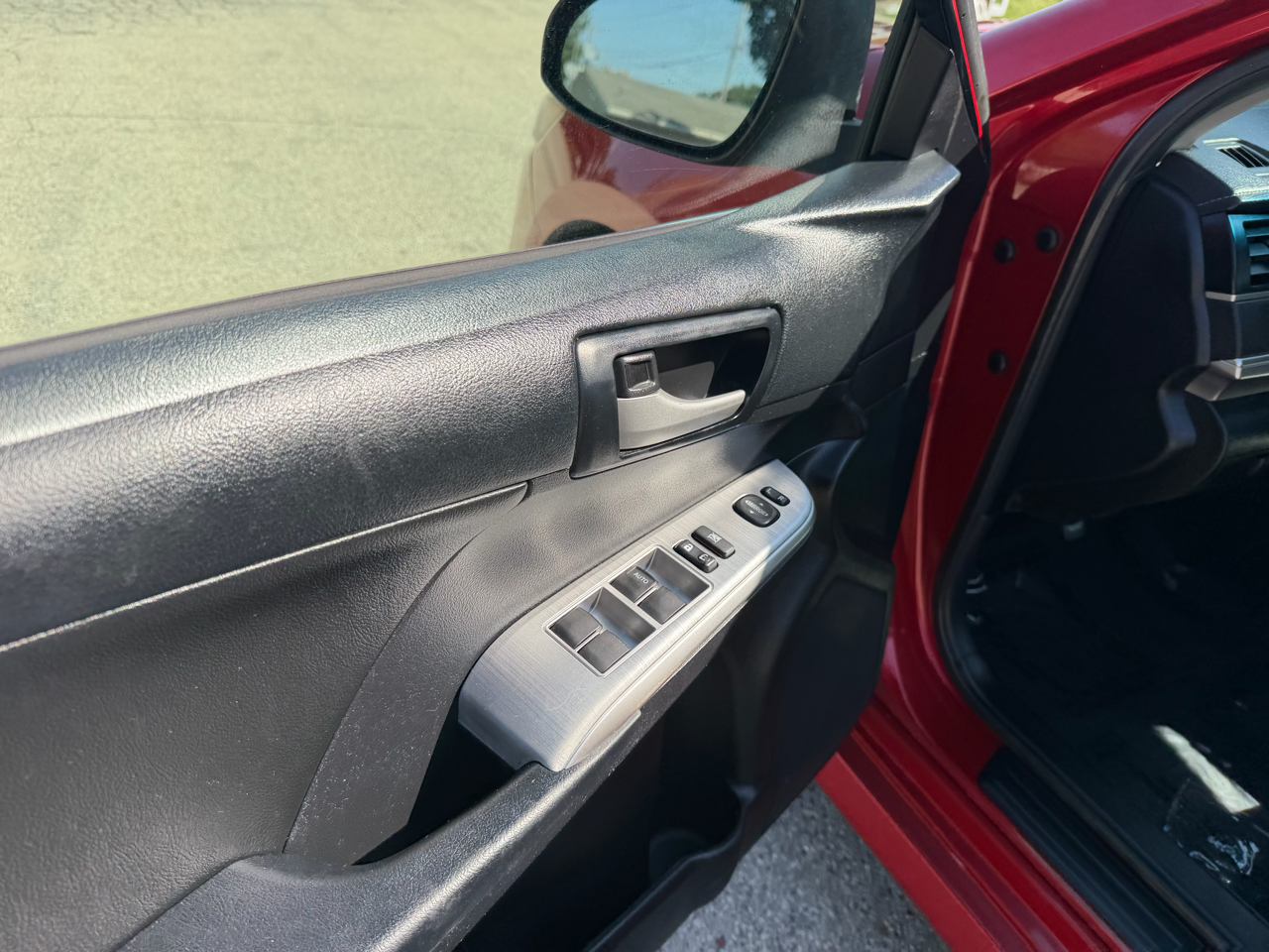 2013 Toyota Camry SE photo 4