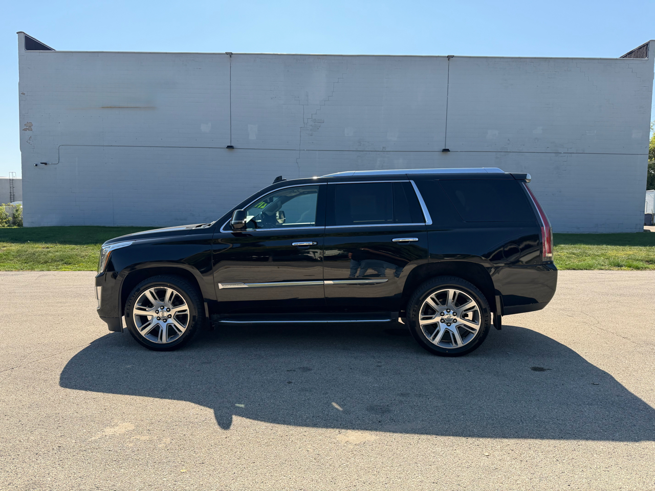 2016 Cadillac Escalade Luxury photo 2