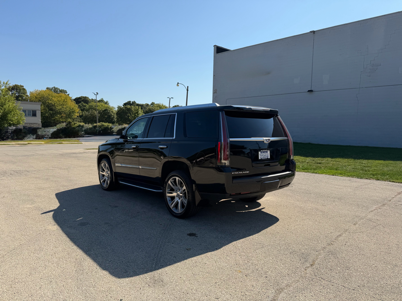 2016 Cadillac Escalade Luxury photo 3
