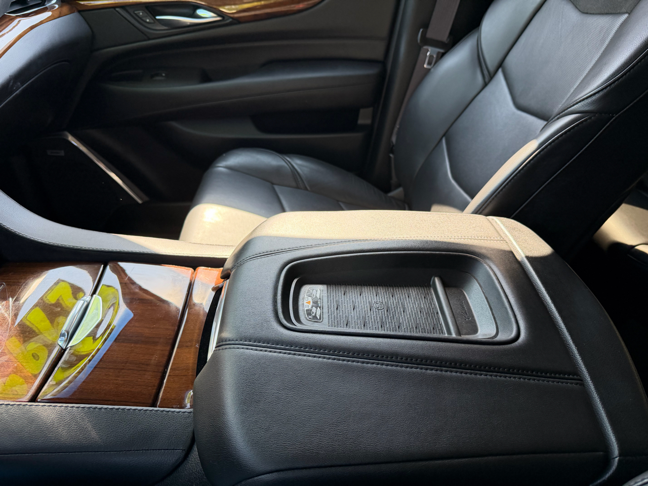 2016 Cadillac Escalade Luxury photo 14