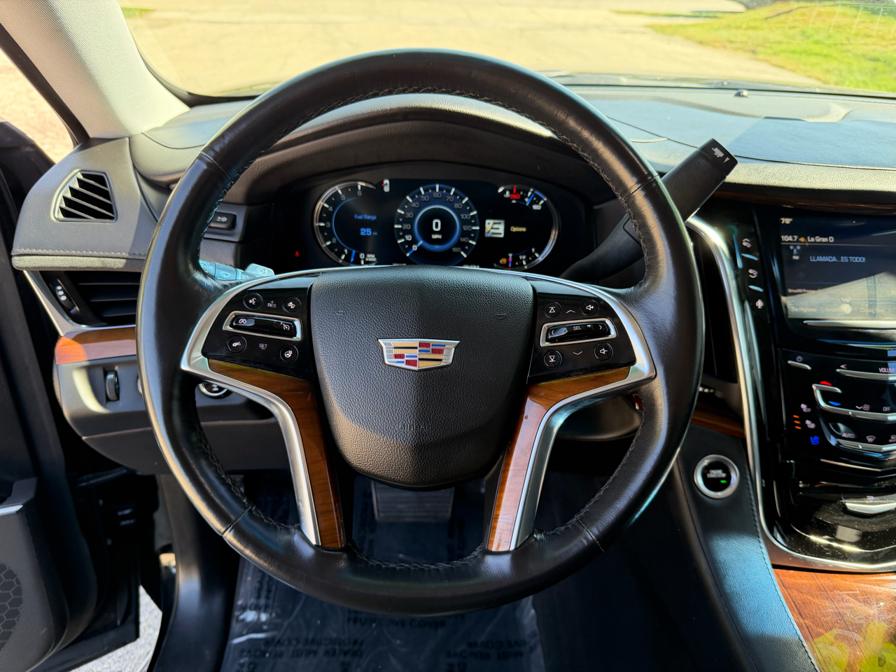 2016 Cadillac Escalade Luxury photo 15