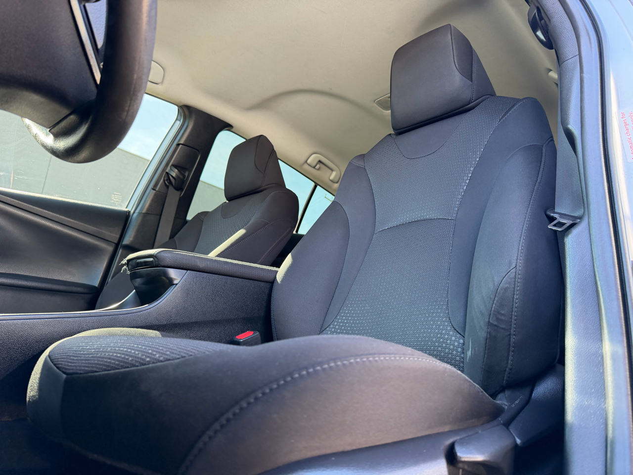2021 Toyota Prius LE photo 9
