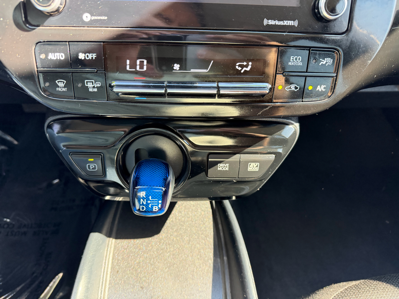 2021 Toyota Prius LE photo 12