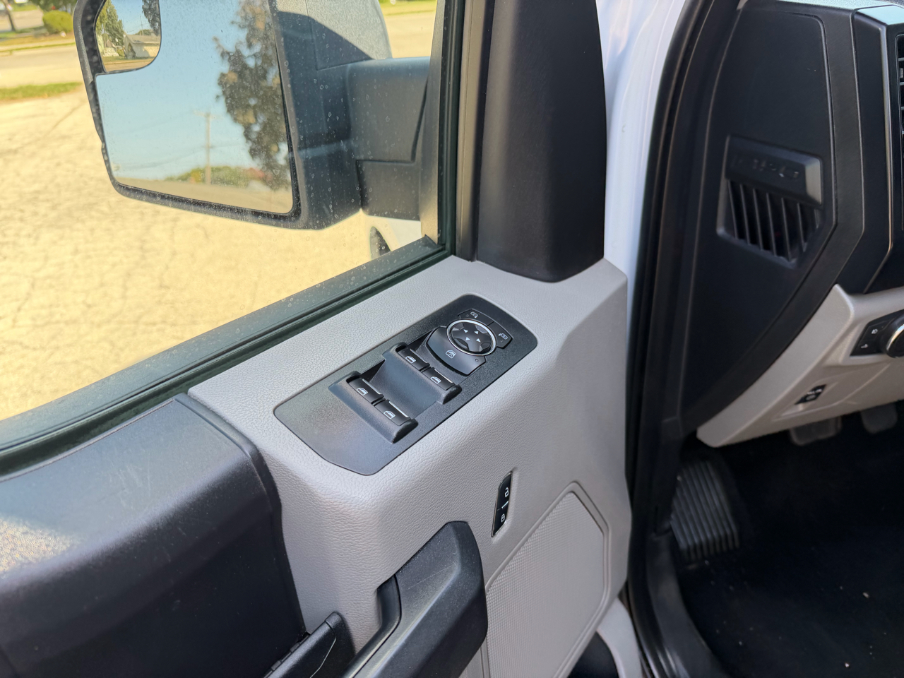 Ford F-150 XL SuperCrew 5.5-ft. Bed 4WD 2015