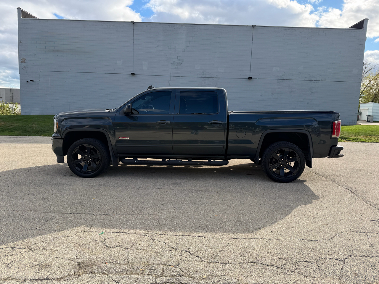 GMC Sierra 1500 SLT Crew Cab Long Box 4WD 2017 GMC Sierra 1500 SLT Crew Cab Long Box 4WD 2017