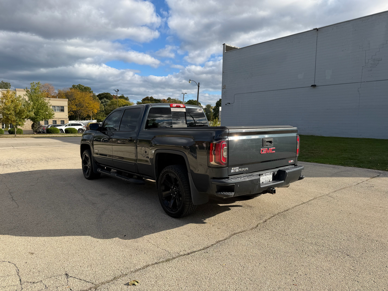 GMC Sierra 1500 SLT Crew Cab Long Box 4WD 2017 GMC Sierra 1500 SLT Crew Cab Long Box 4WD 2017