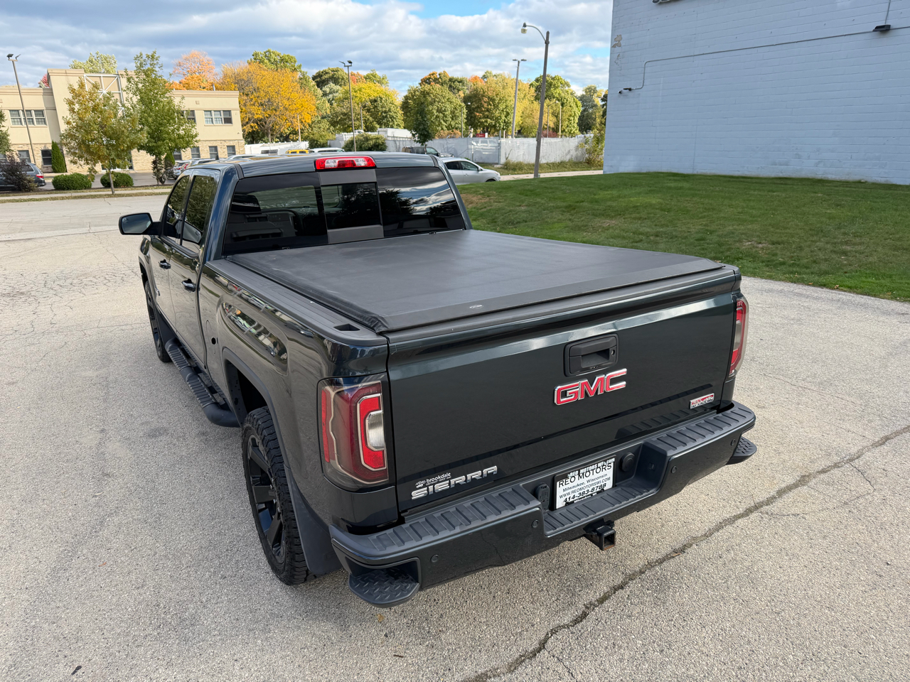 GMC Sierra 1500 SLT Crew Cab Long Box 4WD 2017 GMC Sierra 1500 SLT Crew Cab Long Box 4WD 2017