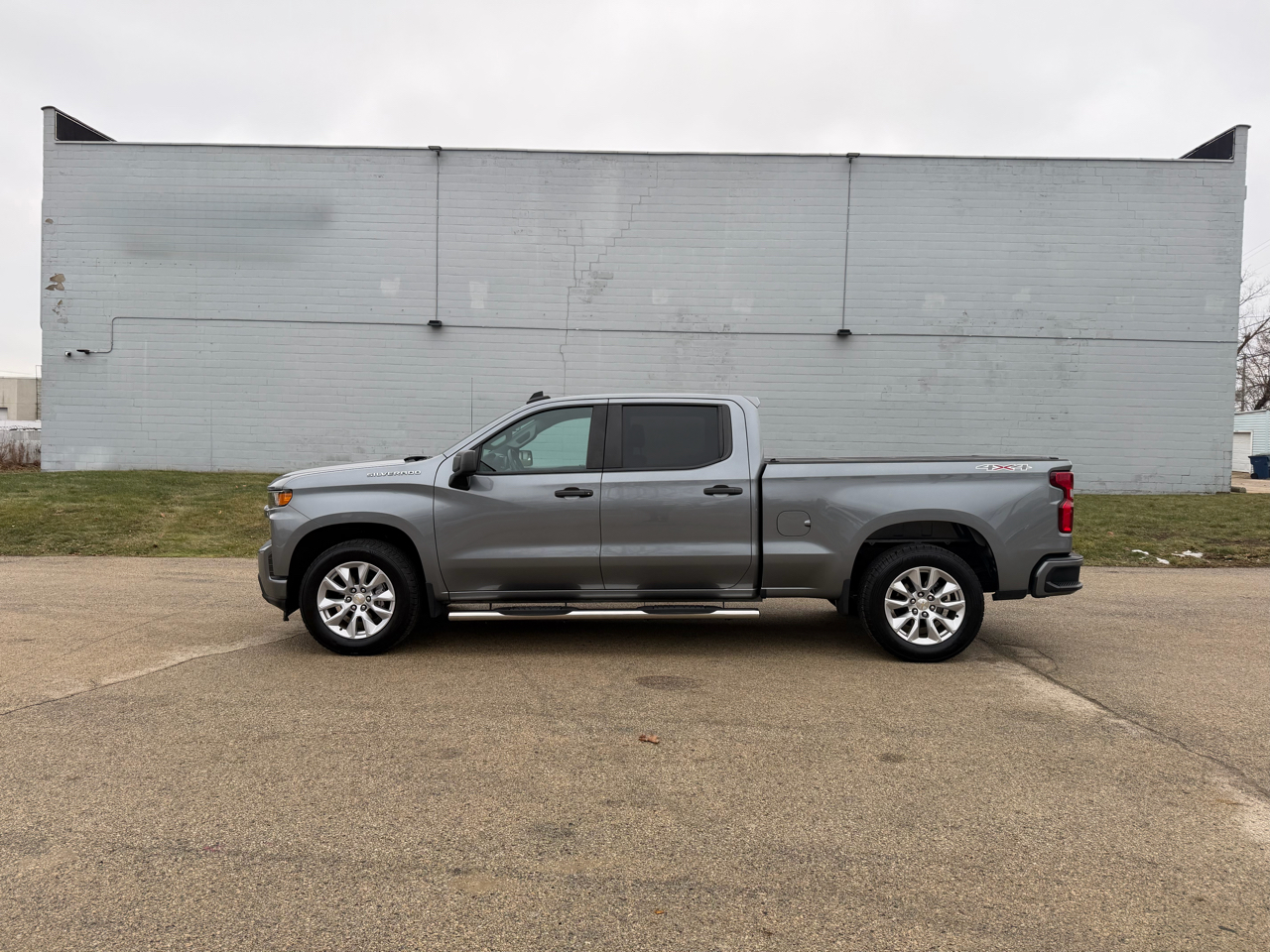 Chevrolet Silverado 1500 Custom Crew Cab Short Box 4WD 2021