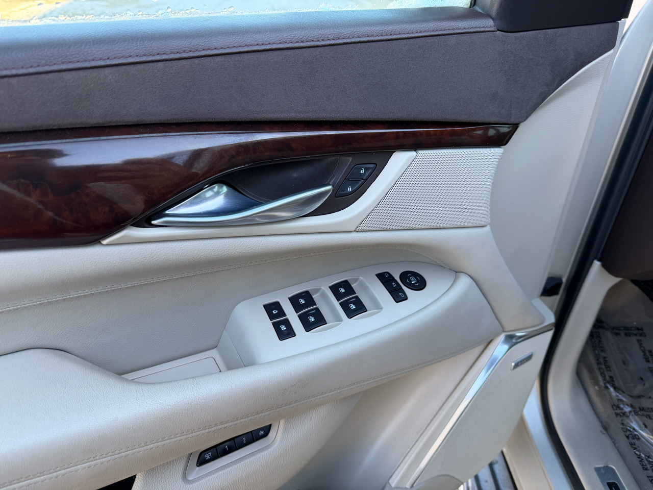 Cadillac Escalade Luxury 4WD 2015