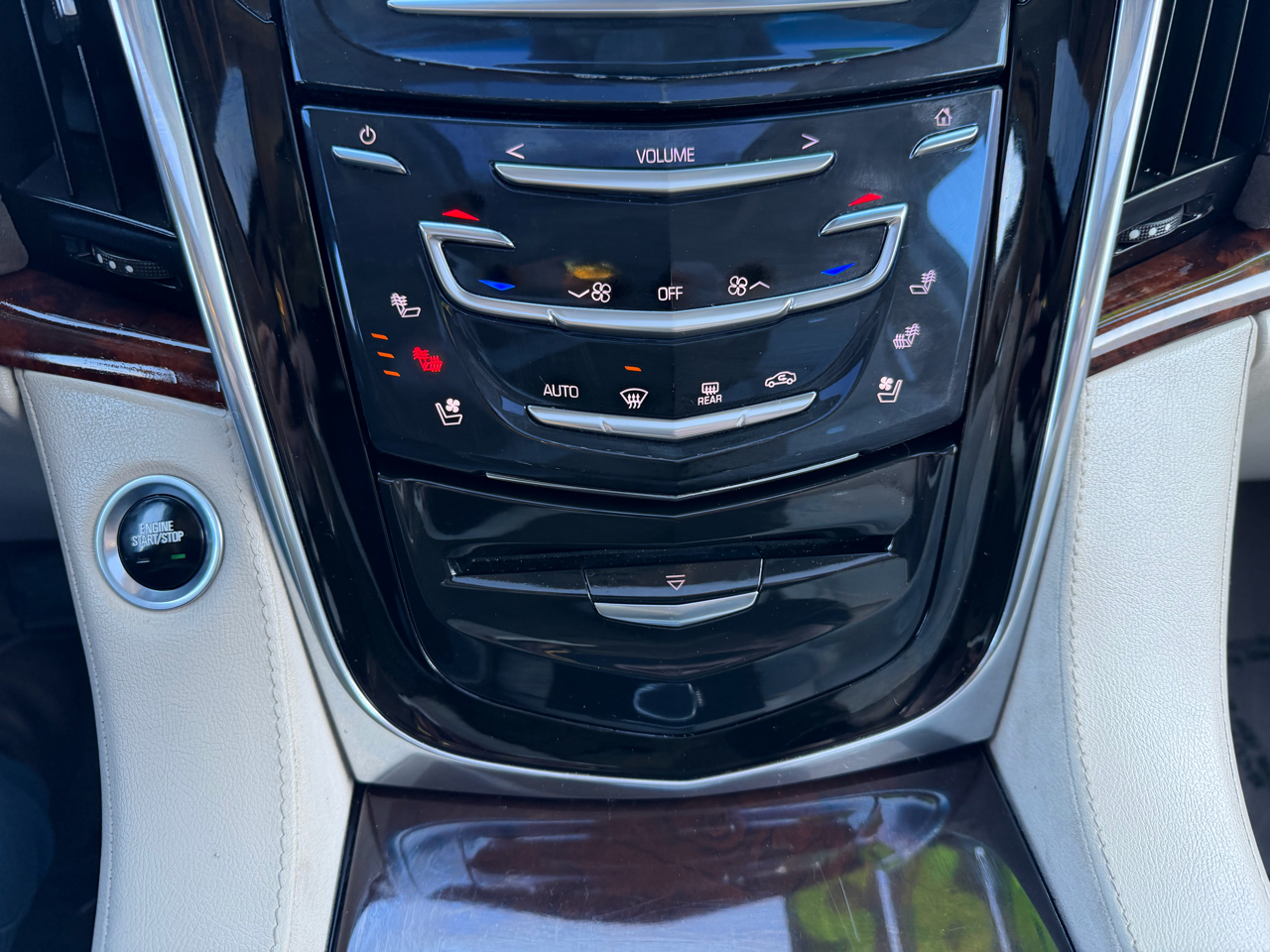 Cadillac Escalade Luxury 4WD 2015