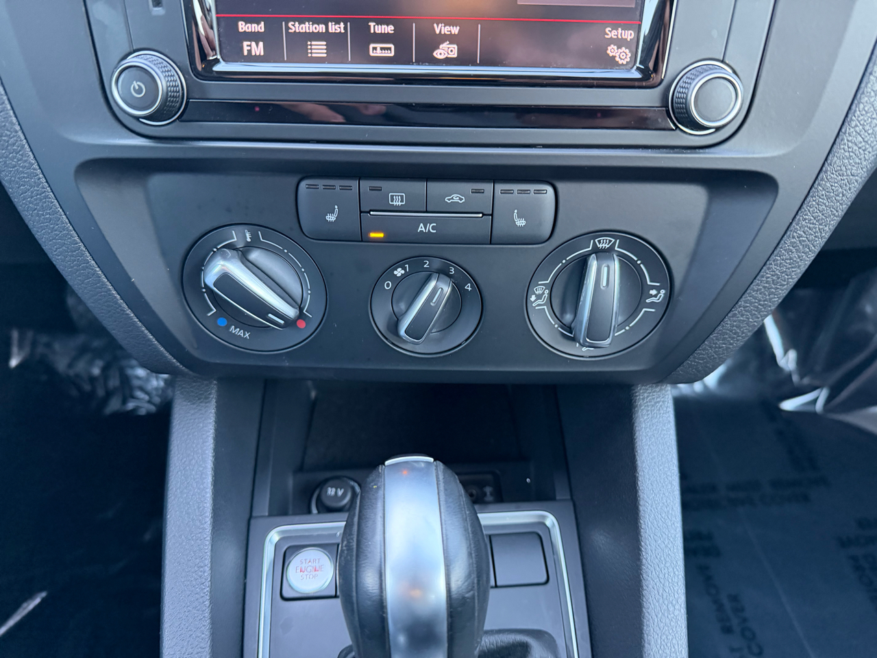 Volkswagen Jetta 1.4T SE 6A 2017