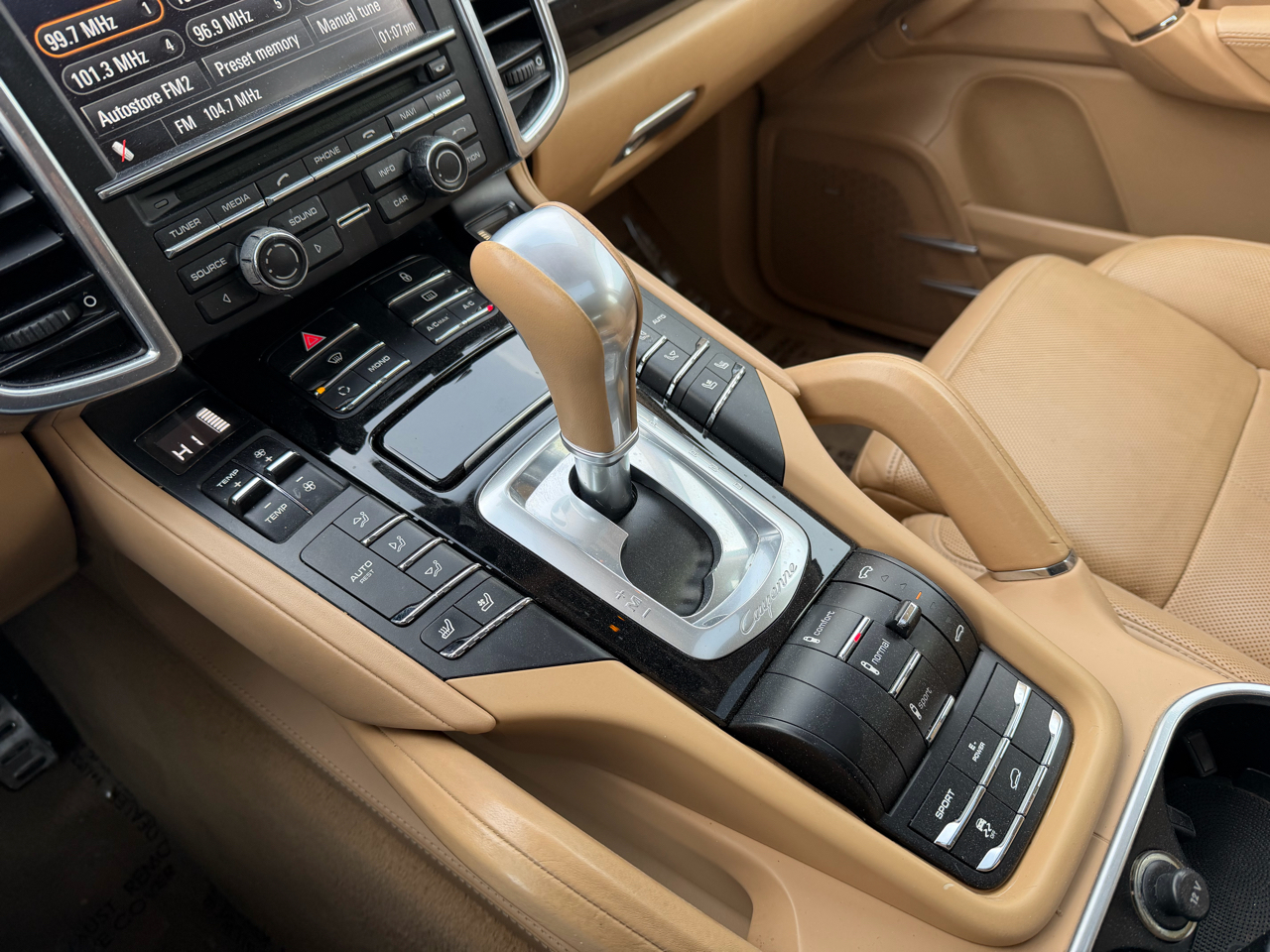 Porsche Cayenne Hybrid S 2012