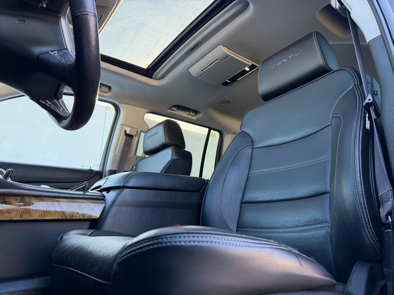 GMC Yukon XL Denali 4WD 2017