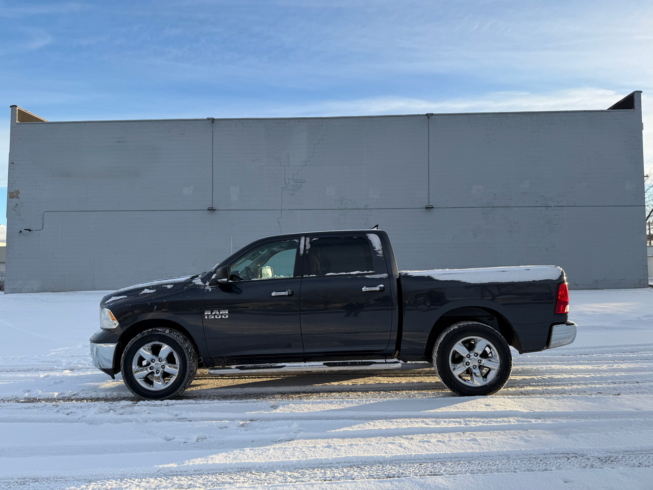 RAM 1500 SLT Crew Cab SWB 4WD 2017