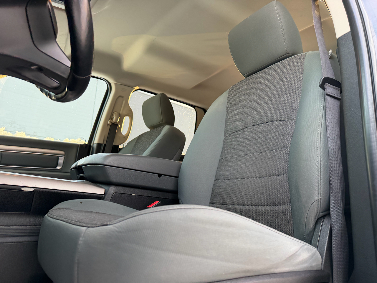 RAM 1500 SLT Crew Cab SWB 4WD 2017