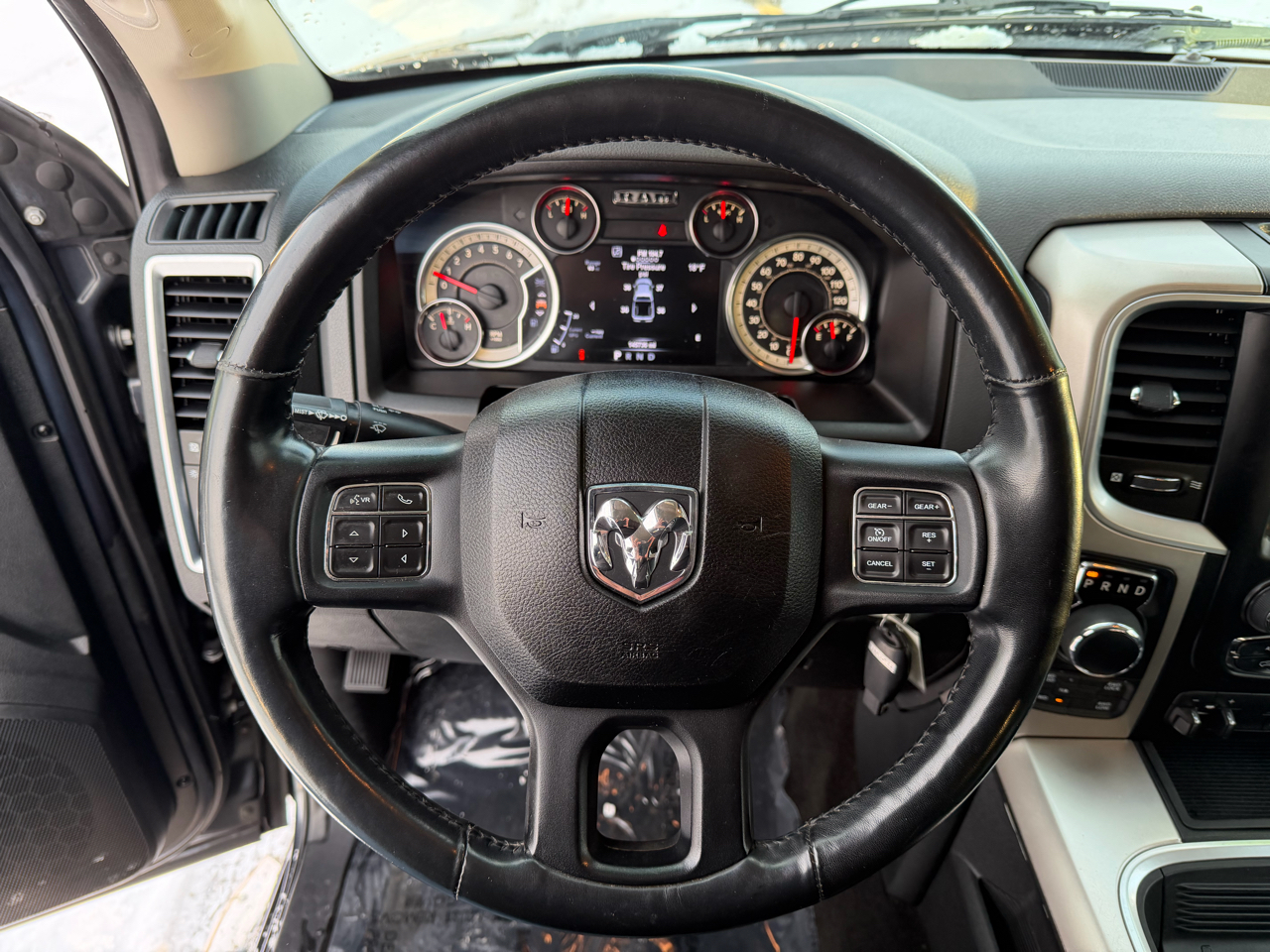 RAM 1500 SLT Crew Cab SWB 4WD 2017