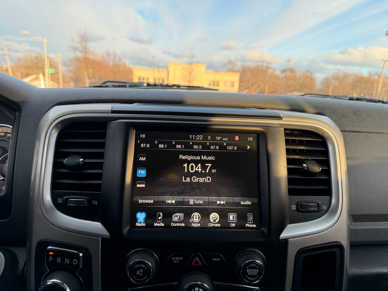 RAM 1500 SLT Crew Cab SWB 4WD 2017