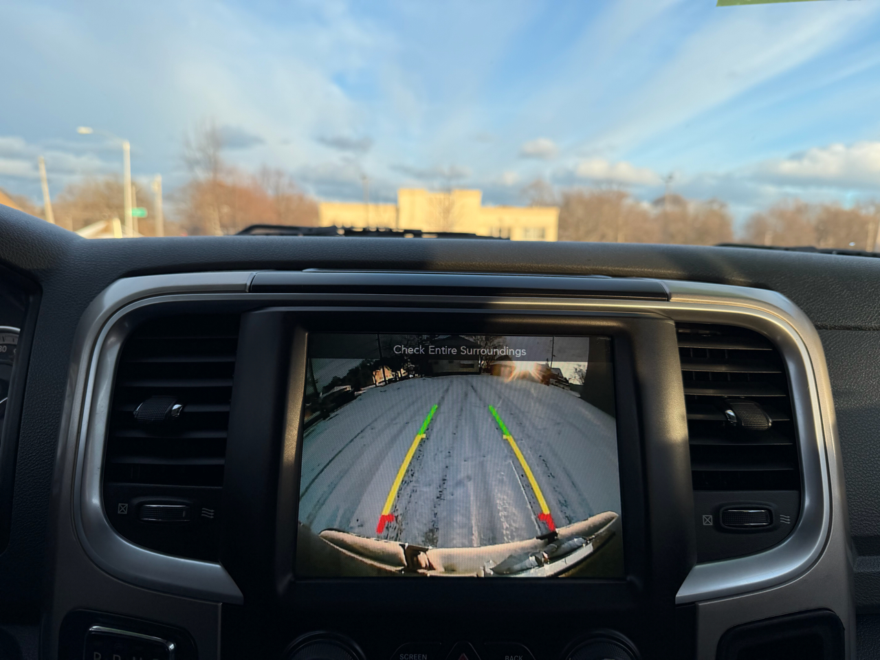 RAM 1500 SLT Crew Cab SWB 4WD 2017